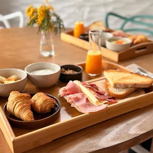 https://la-fonda-cadaques.catalonia-hotels.com